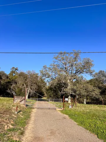 $250,000 | 906 Elwood Road, Squaw Valley, CA 93675