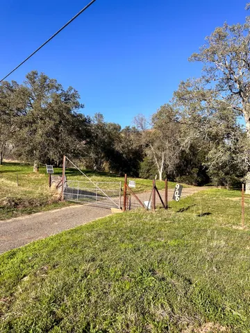 $250,000 | 906 Elwood Road, Squaw Valley, CA 93675