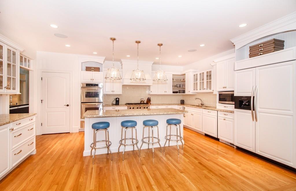 29 Minuteman Road Medfield, MA 02052 - Photo 4 of 37 Gallery Image 4