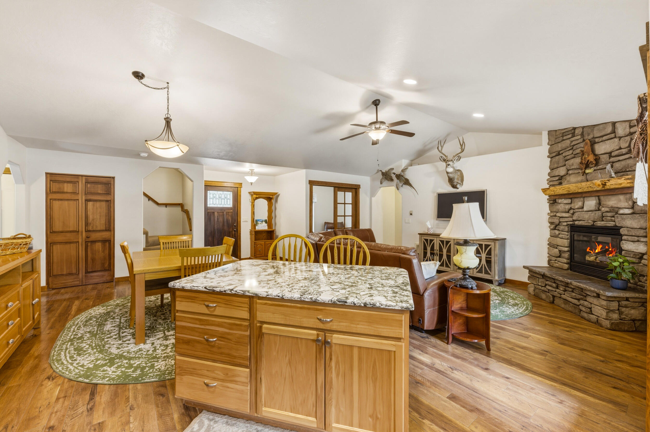 145343 Birchwood Road La Pine, OR 97739 - Photo 11 of 59 Great Room