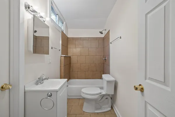 $1,575 | 92 Congress Street, Williams Bay, WI 53191