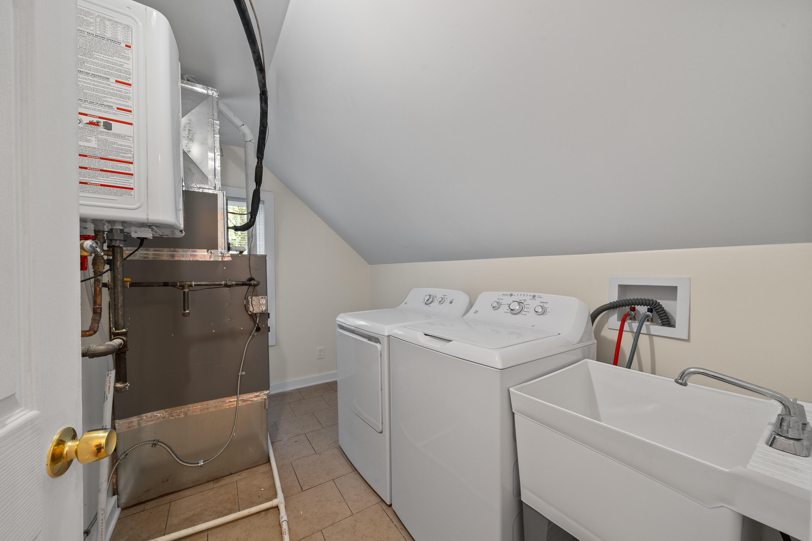 92 Congress Street Williams Bay, WI 53191 - Photo 23 of 32 Utility room