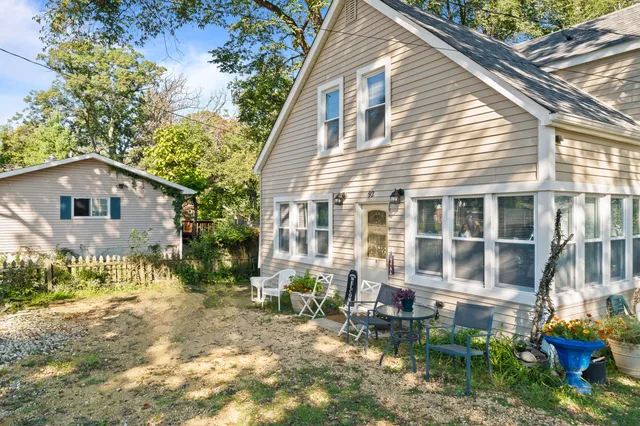 $1,675 | 92 Congress Street, Williams Bay, WI 53191