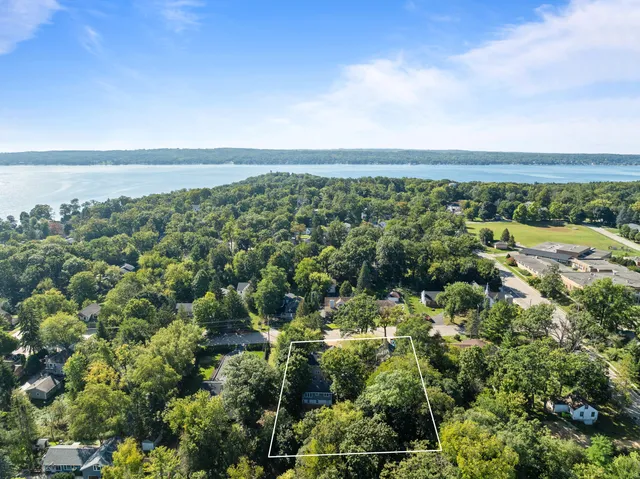 $1,675 | 92 Congress Street, Williams Bay, WI 53191