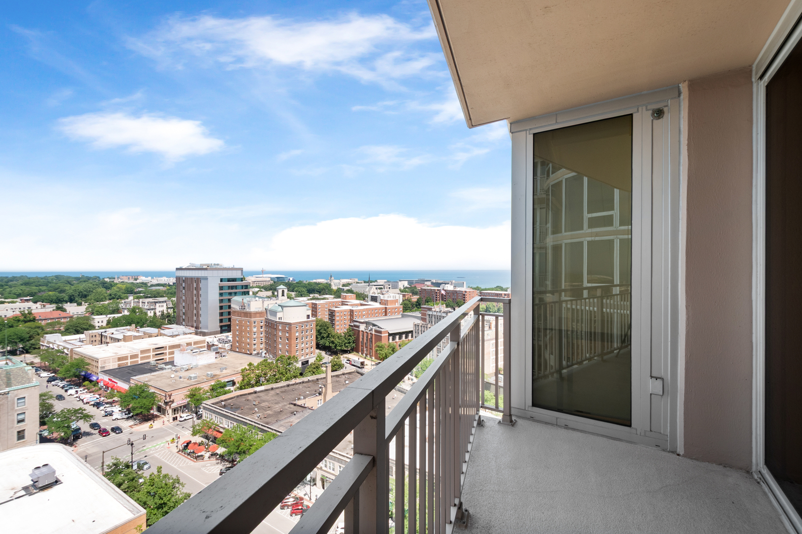 807 Davis Street, Unit 1607 Evanston, IL 60201 - Photo 13 of 28 a view of a balcony