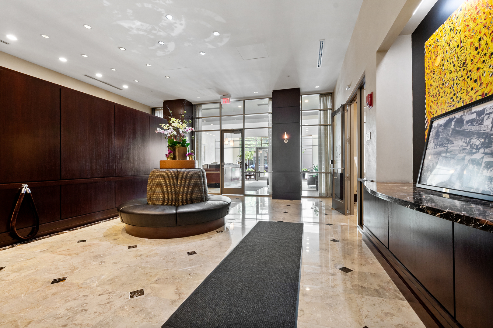 807 Davis Street, Unit 1607 Evanston, IL 60201 - Photo 18 of 28 a lobby with a couch and a potted plant