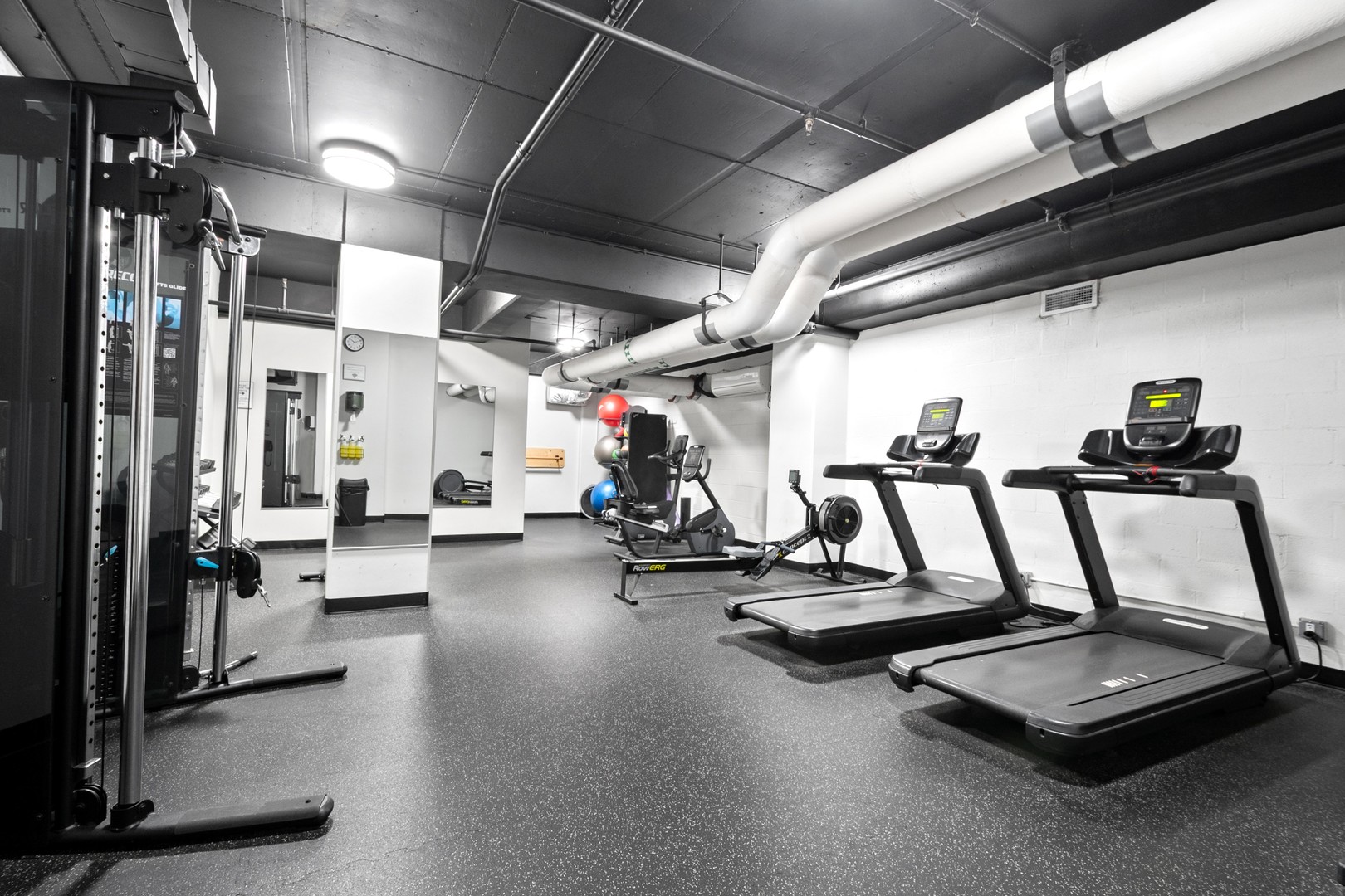 807 Davis Street, Unit 1607 Evanston, IL 60201 - Photo 19 of 28 a view of gym