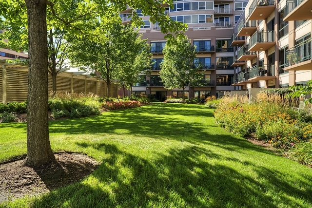 807 Davis Street, Unit 1607 Evanston, IL 60201 - Photo 25 of 28 a backyard of a house with lots of green space and fountain