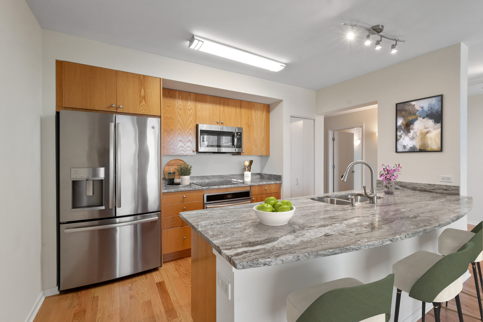 807 Davis Street, Unit 1607 Evanston, IL 60201 - Photo 3 of 28 a kitchen with a refrigerator and table