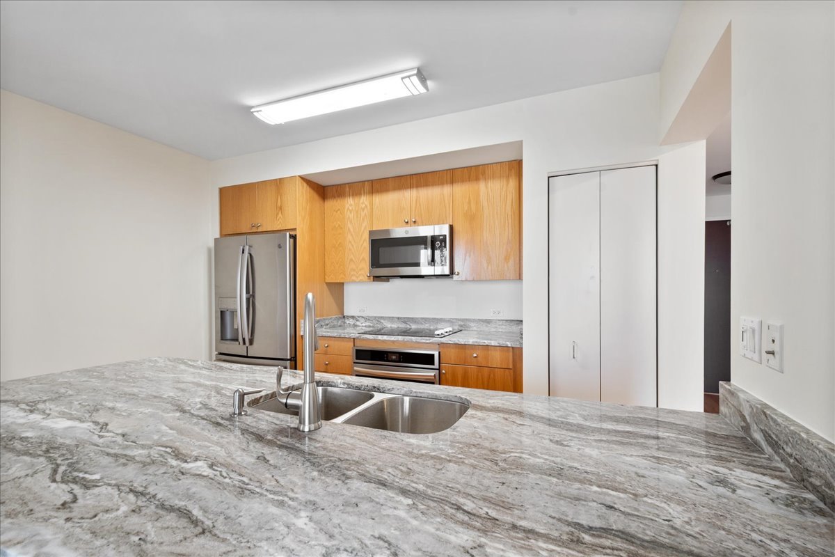 807 Davis Street, Unit 1607 Evanston, IL 60201 - Photo 4 of 28 a view of kitchen and utility room