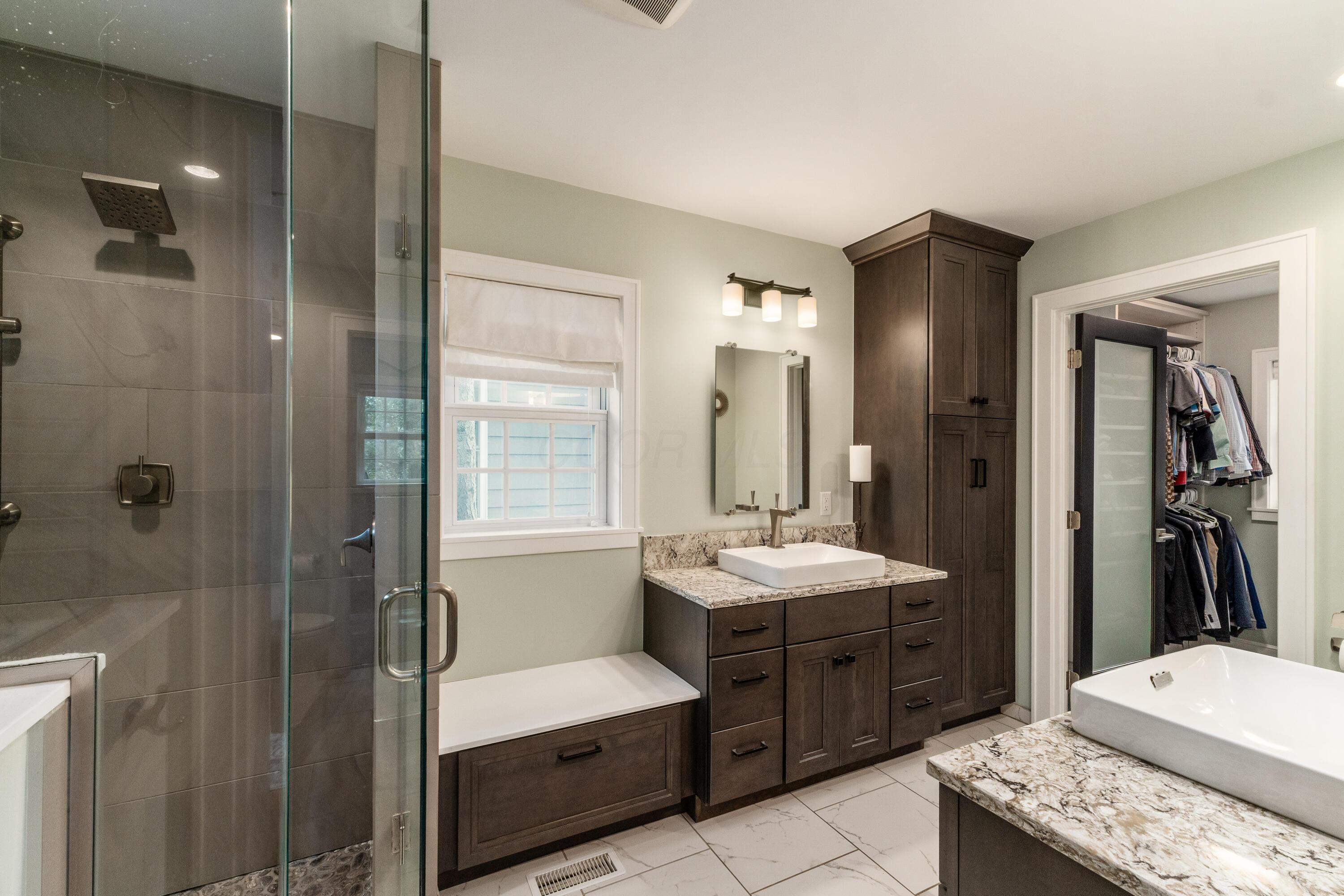 2558 Bryden Road Bexley, OH 43209 - Photo 26 of 45 Owner's bath