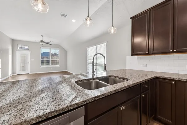 $2,095 | 151 Scenic Hills Court, Montgomery, TX 77356