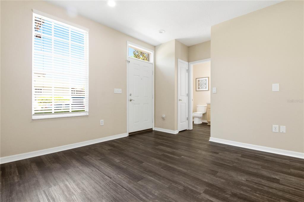 9808 New Parke Road Tampa, FL 33626 - Photo 4 of 52