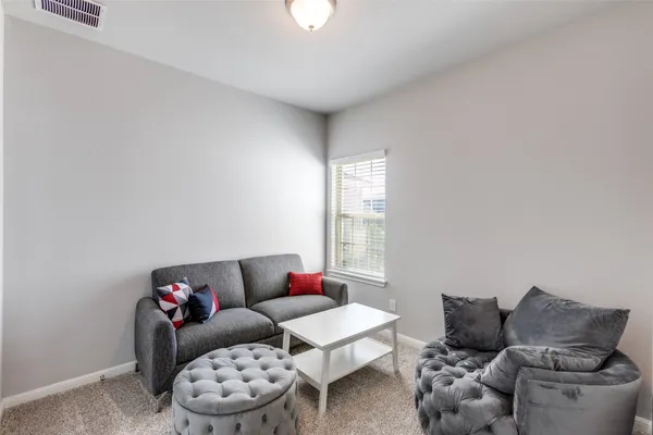 $225,000 | 204 Kellys Heroes Way, Jarrell, TX 76537