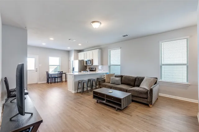 $235,000 | 204 Kellys Heroes Way, Jarrell, TX 76537