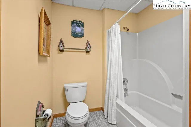 a view of a entryway with interior