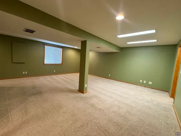 $375,000 | 3019 South Pkwy Court, Emporia, KS 66801