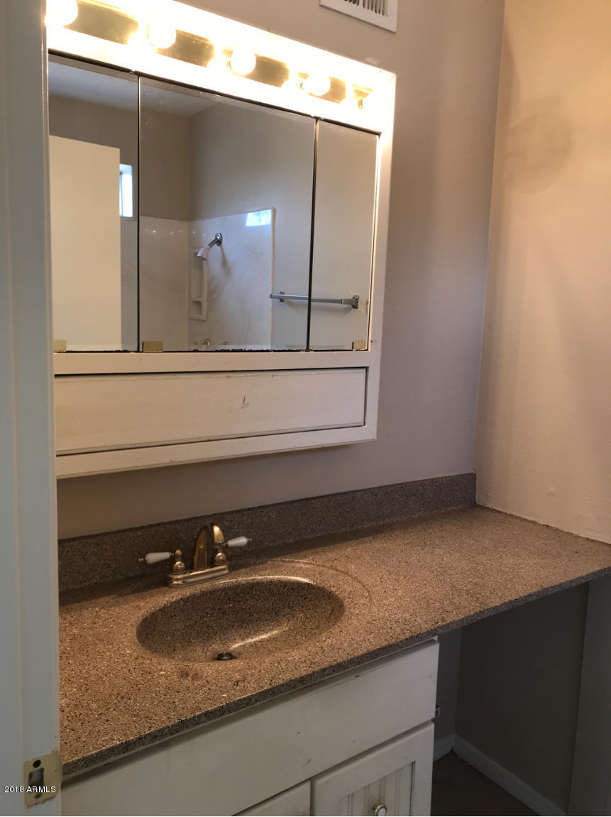 6425 West Hatcher Road Glendale, AZ 85302 - Photo 13 of 28 9