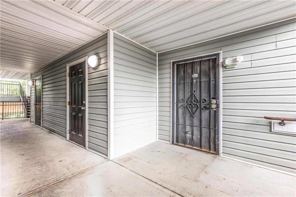 13202 Fairington Ridge Circle Lithonia, GA 30038 - Photo 2 of 23