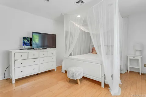 $979,000 | 78 Chestnut Street, Glen Cove, NY 11542