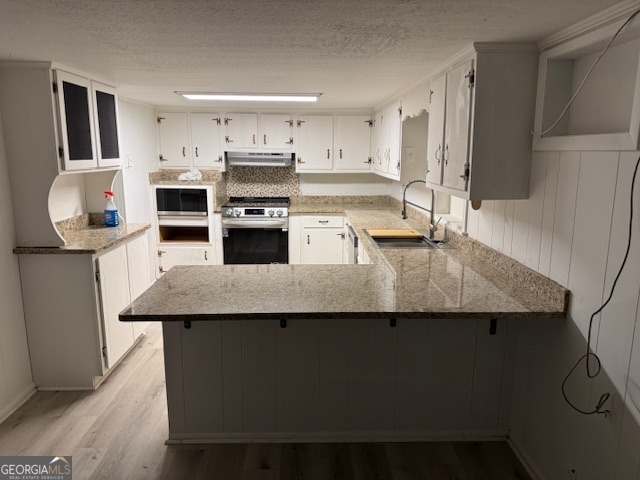 2363 Alvin Joiner Road Dublin, GA 31021 - Photo 27 of 35 a kitchen with stainless steel appliances granite countertop a sink a stove a refrigerator and a cabinets