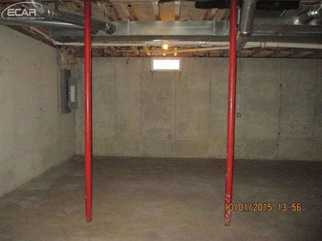 8440 Fenton Road Grand Blanc, MI 48439 - Photo 28 of 30 20451110-27.JPG