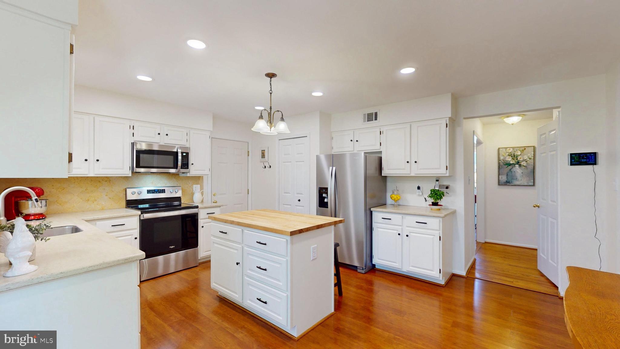206 Environs Road Sterling, VA 20165 - Photo 13 of 45 Convenient Island