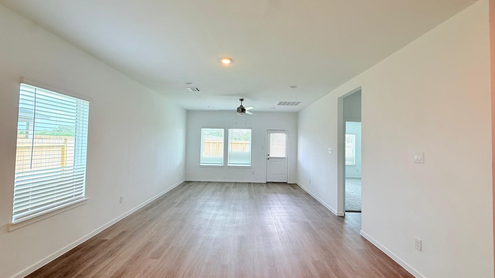 7702 Smooth Vly Court Rosharon, TX 77583 - Photo 5 of 8 Gallery Image 5