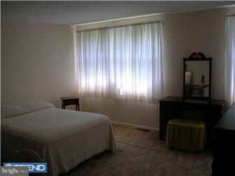 17 Waverly Road Cherry Hill, NJ 08003 - Photo 2 of 12 Gallery Image 2
