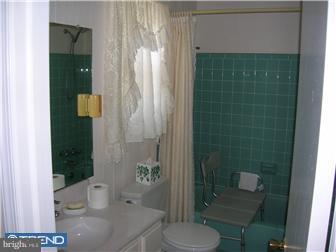 17 Waverly Road Cherry Hill, NJ 08003 - Photo 5 of 12 Gallery Image 5