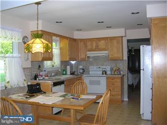 17 Waverly Road Cherry Hill, NJ 08003 - Photo 7 of 12 Gallery Image 7