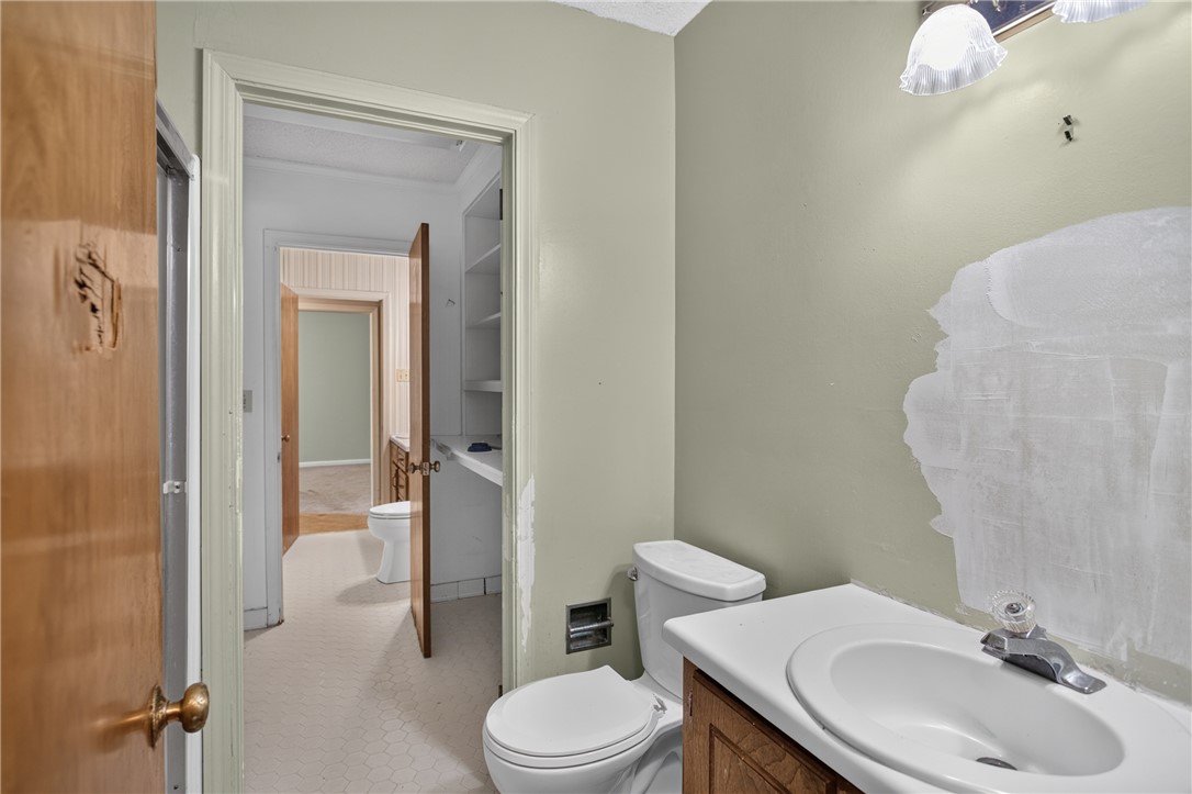 1412 Simpson Road Pendleton, SC 29670 - Photo 29 of 48 Ready for renovation, this bathroom offers a functional layout with potential for a personalized touch.