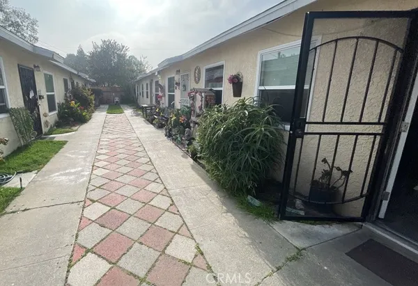 $1,690 | 14416 Orange, Unit A, Paramount, CA 90723