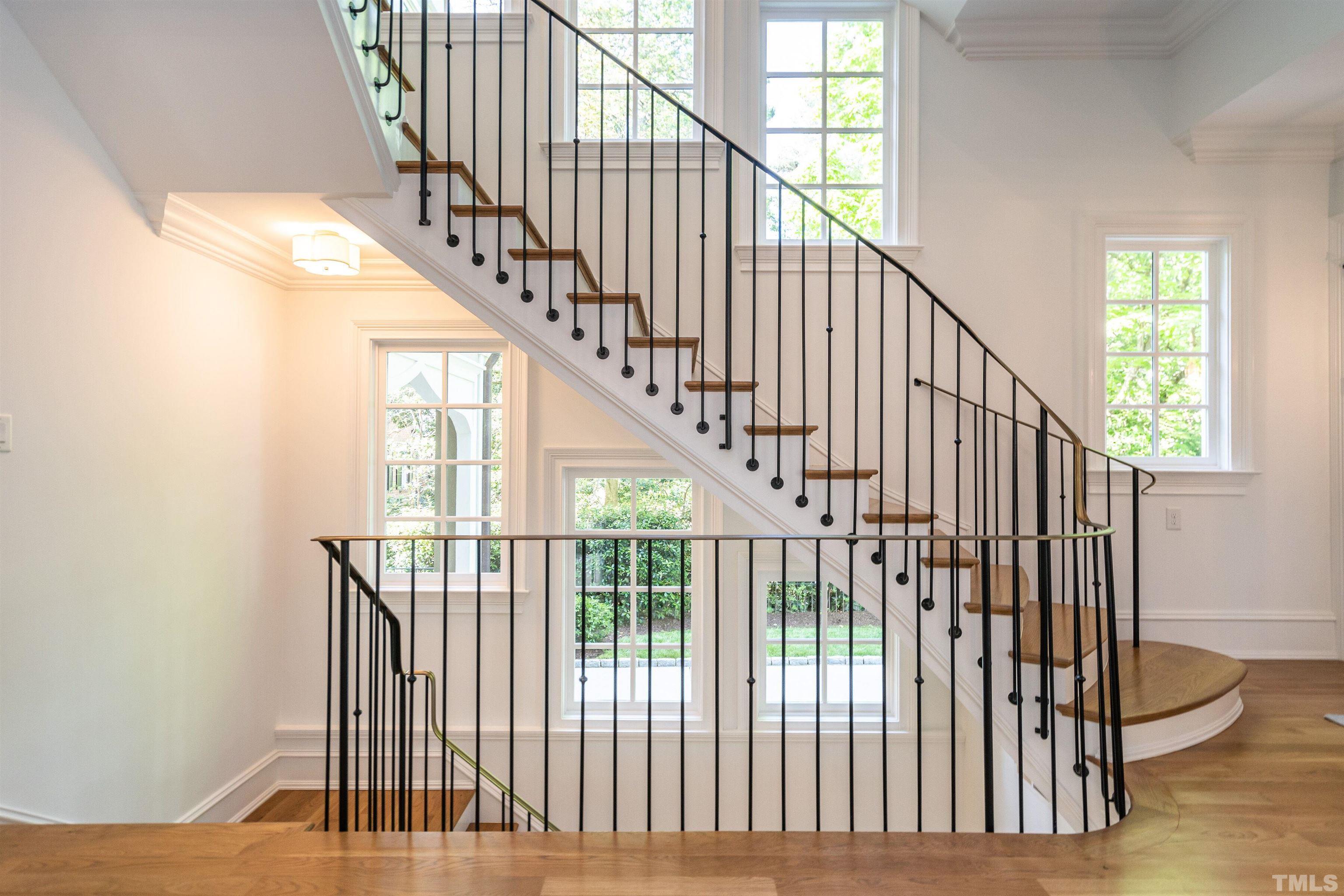 1602 Jarvis Street Raleigh, NC 27608 - Photo 5 of 46 a view of entryway