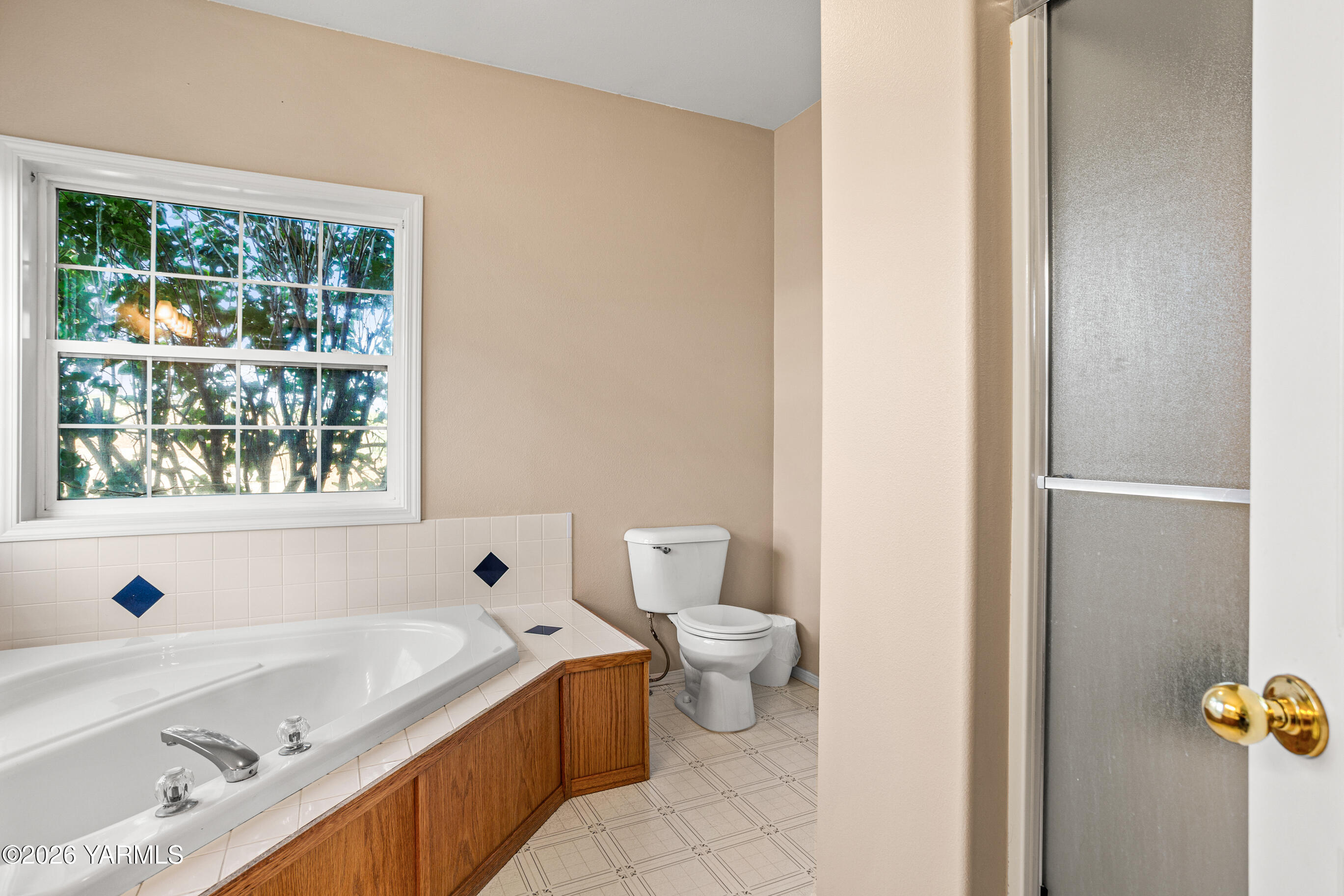 5060 Lombard Loop Road Zillah, WA 98953 - Photo 33 of 65 a bathroom with a granite countertop bathtub sink vanity and toilet