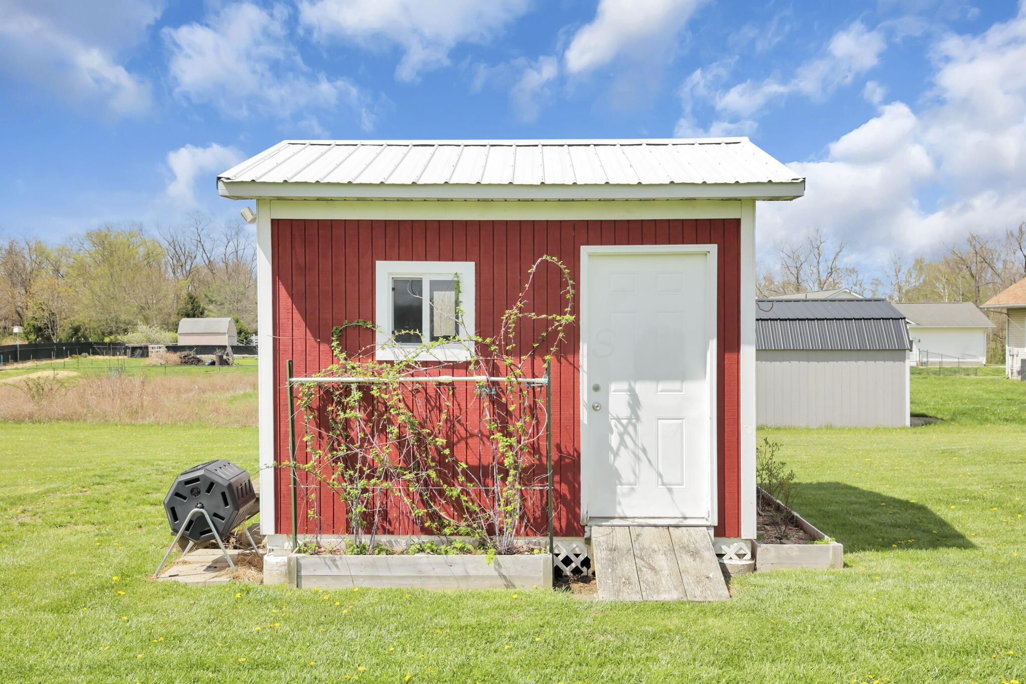 11851 Murlette Road Southwest Stoutsville, OH 43154 - Photo 39 of 44 Shed w/Berry Bushes