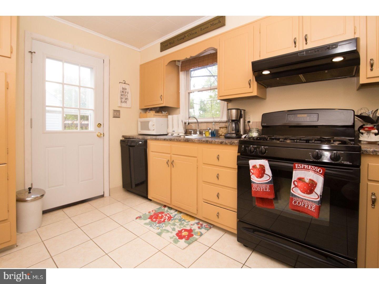 37 Ewingville Road Ewing, NJ 08638 - Photo 6 of 21