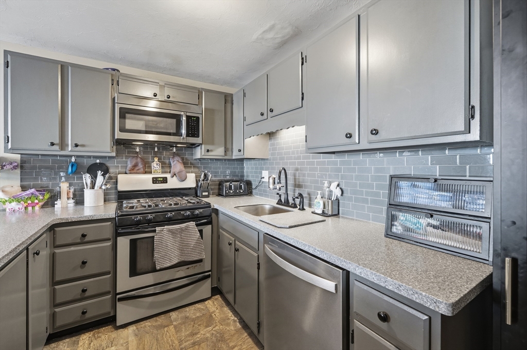 360 Littleton Road, Unit E10 Chelmsford, MA 01824 - Photo 11 of 39 Gallery Image 11