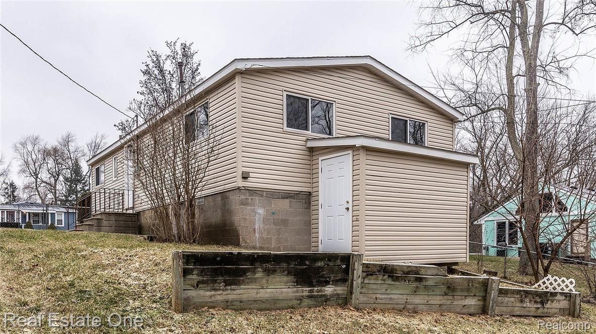 565 East Baker Road Highland, MI 48357 - Photo 11 of 12 00__2.jpg