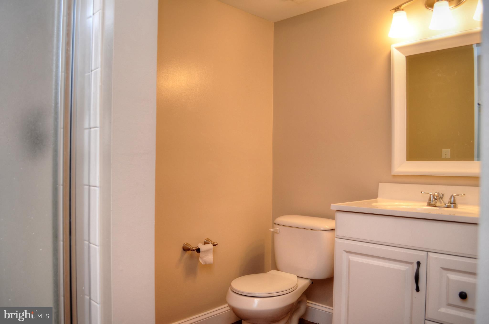 134 North Harrison Road Sterling, VA 20164 - Photo 13 of 22 Bathroom 3