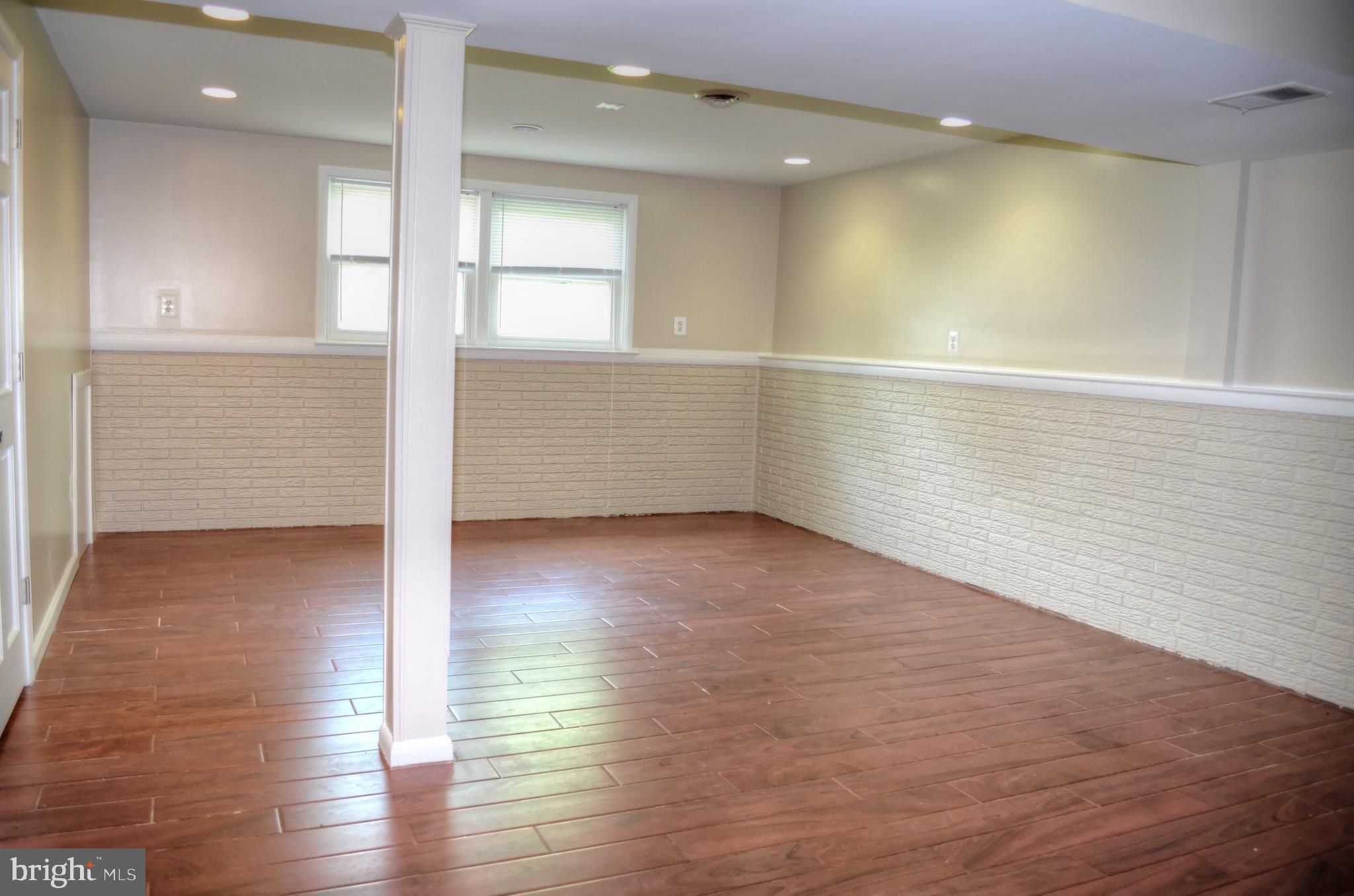 134 North Harrison Road Sterling, VA 20164 - Photo 14 of 22 Family Room Front