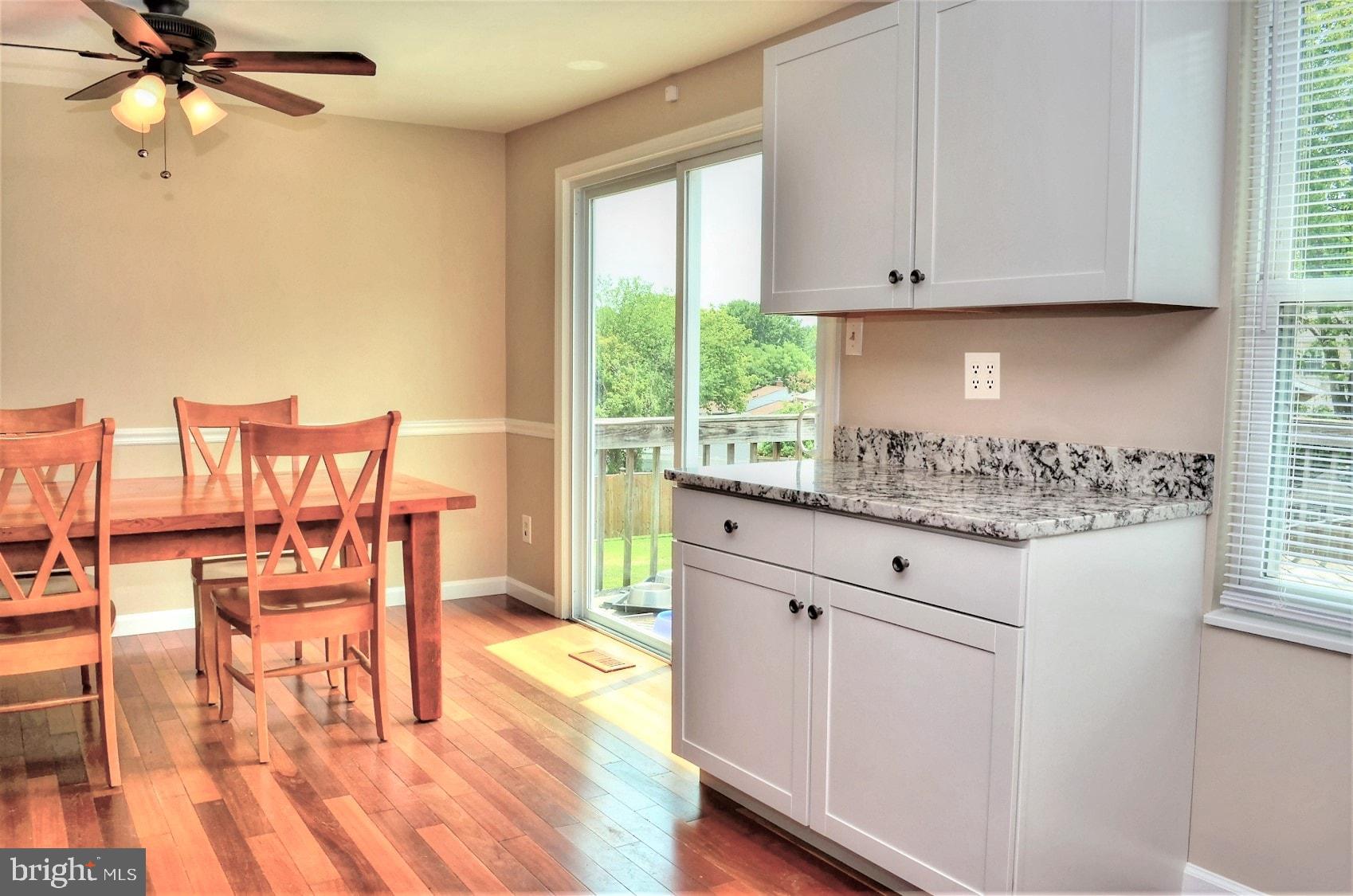 134 North Harrison Road Sterling, VA 20164 - Photo 3 of 22 Kitchen & Dining