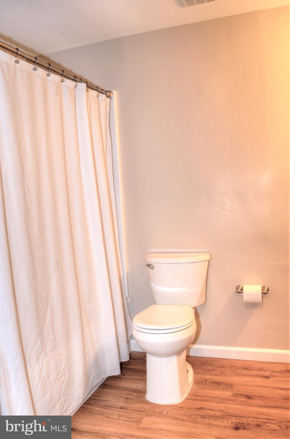 134 North Harrison Road Sterling, VA 20164 - Photo 7 of 22 Bathroom 2