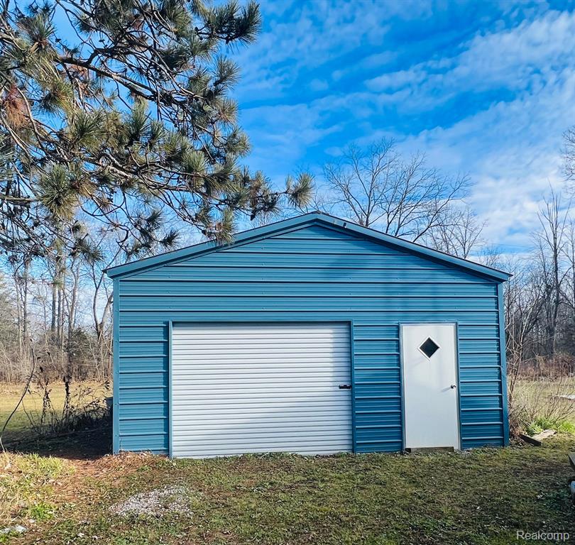 6163 Coldwater Road Flushing, MI 48433 - Photo 2 of 5