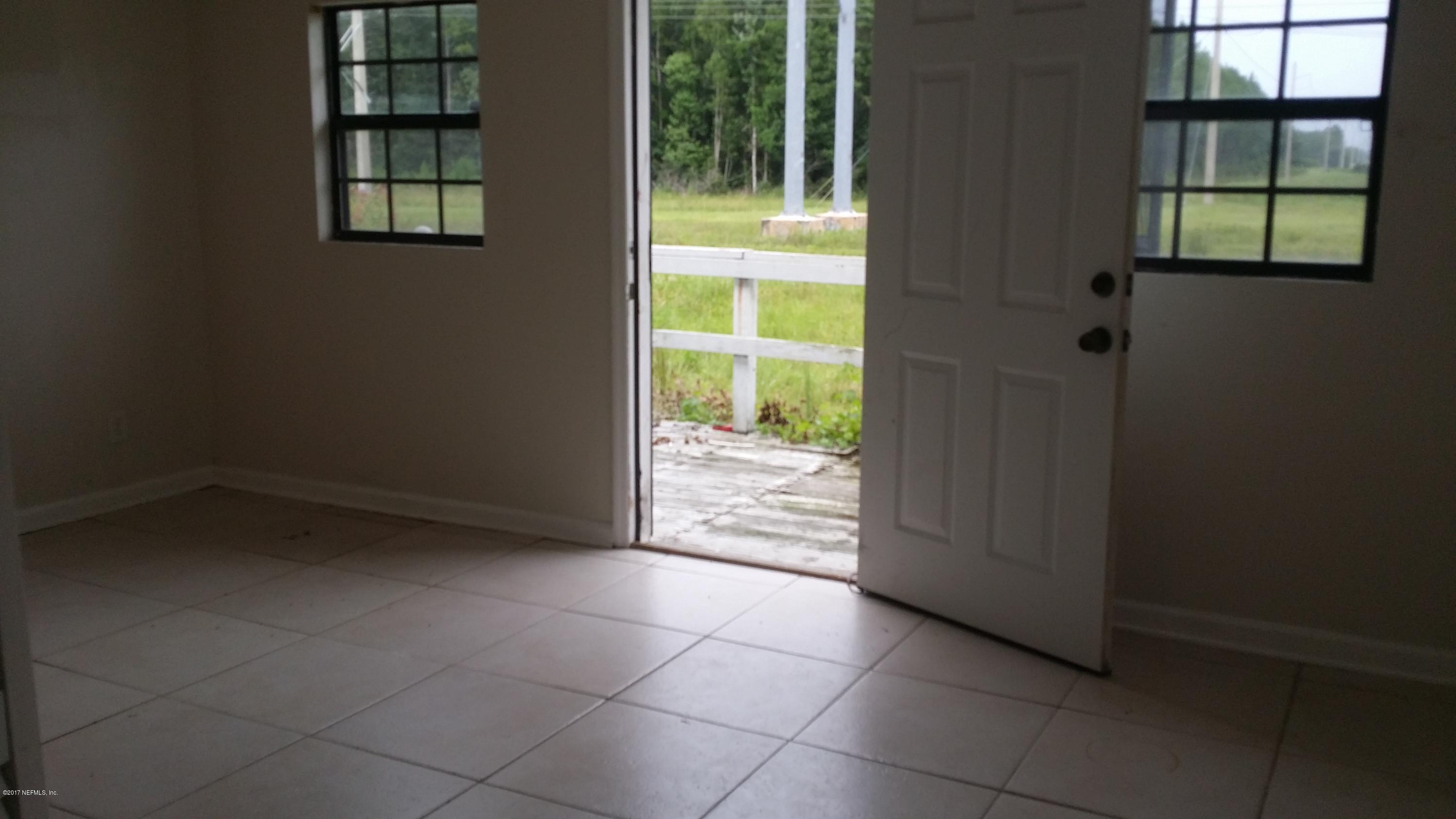 6567 Utsey Road Jacksonville, FL 32219 - Photo 21 of 40 REAR DECK