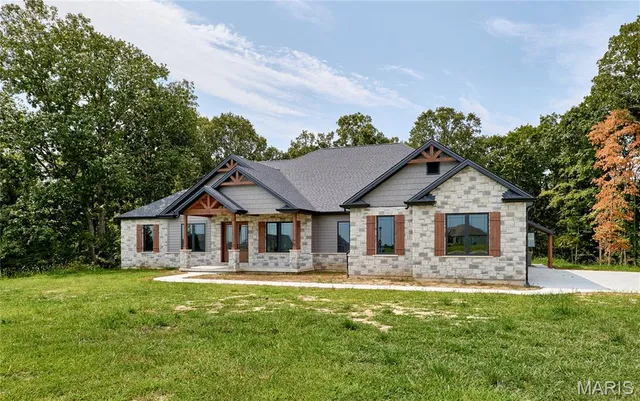$1,389,000 | 170 Blue Sky Drive, Defiance, MO 63341