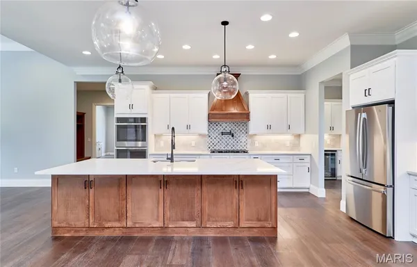 $1,389,000 | 170 Blue Sky Drive, Defiance, MO 63341