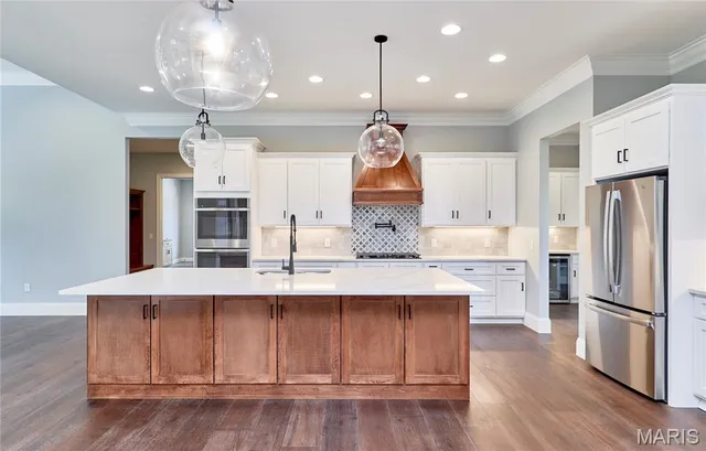 $1,389,000 | 170 Blue Sky Drive, Defiance, MO 63341