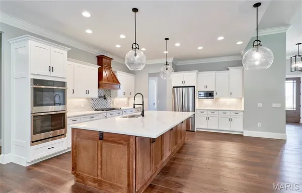 $1,389,000 | 170 Blue Sky Drive, Defiance, MO 63341