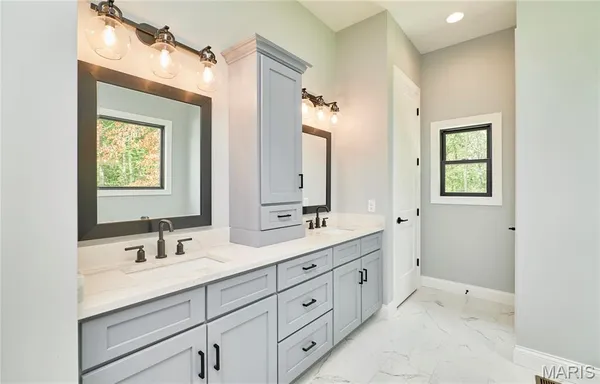 $1,389,000 | 170 Blue Sky Drive, Defiance, MO 63341